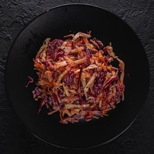 Acı Kırmızılahana Salatası