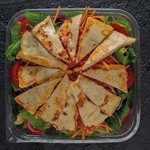 Hellim Salatası
