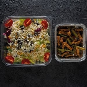 Kuşkonmazlı Etli Salata
