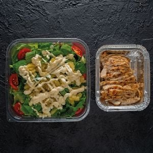 Tavuklu Ananas Salatası