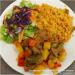 Etli Bezelye + Bulgur Pilavı + Salata