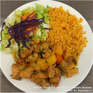 Sebzeli Tavuk + Bulgur Pilavı + Salata